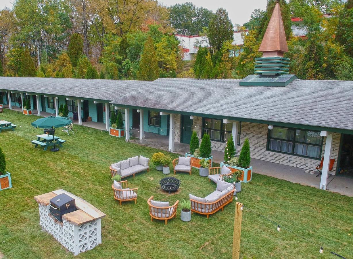 The Springs Motel New Ashford Exterior photo